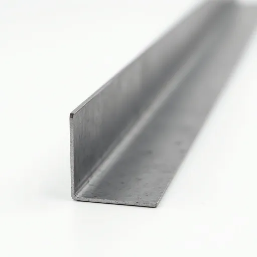 Уголок гнутый стальной неравнополочный 32х25х2 мм С235 ГОСТ 19772-93